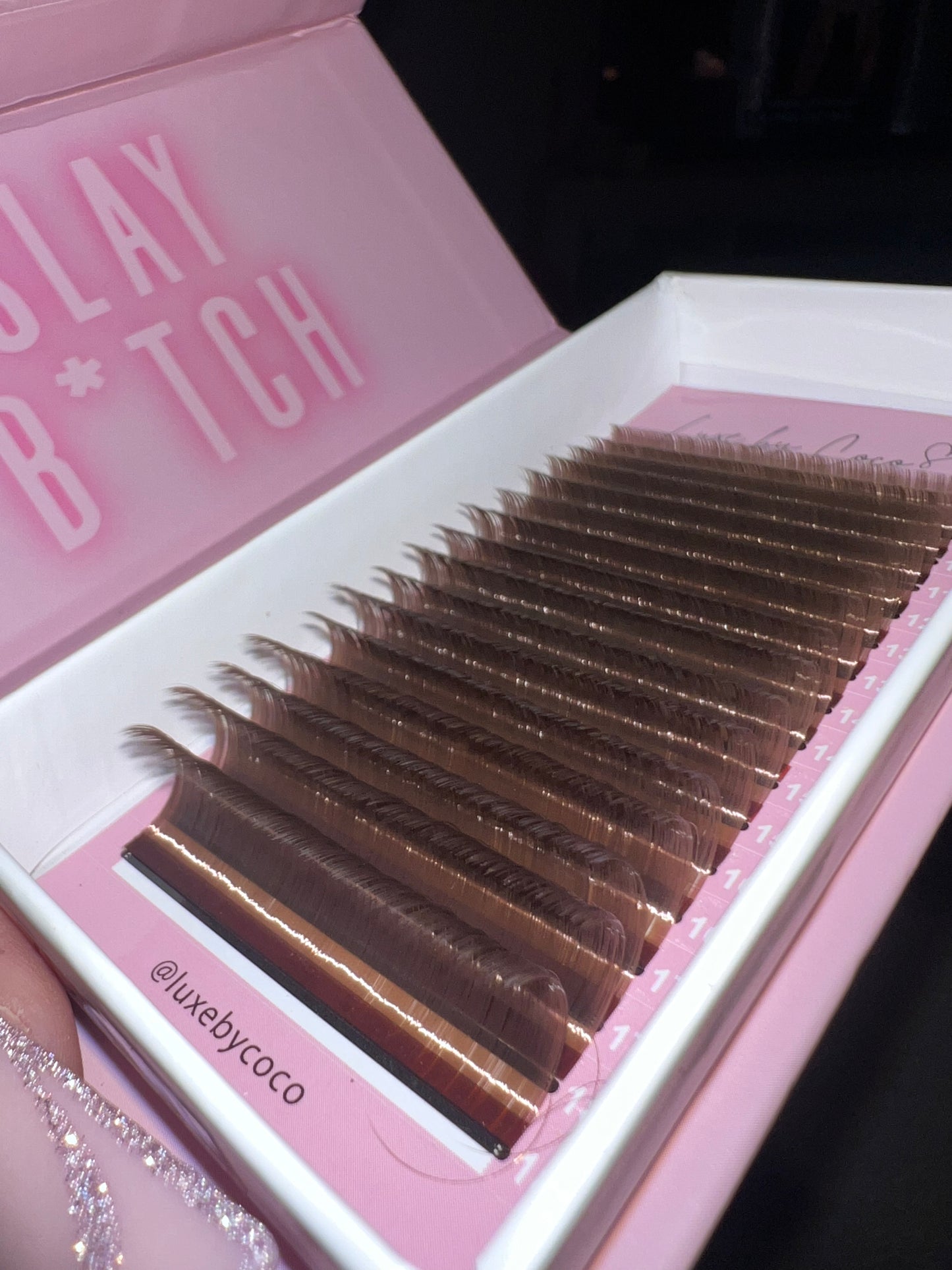 LIGHT BROWN MIXED TRAYS