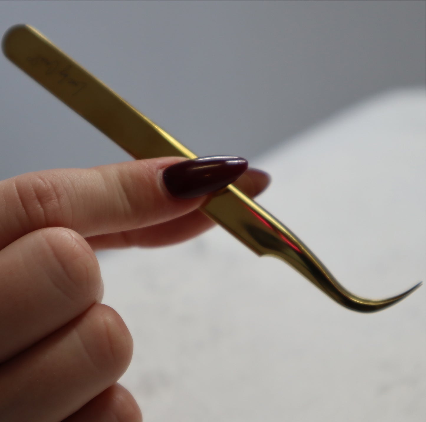 ISOLATION BABE TWEEZER